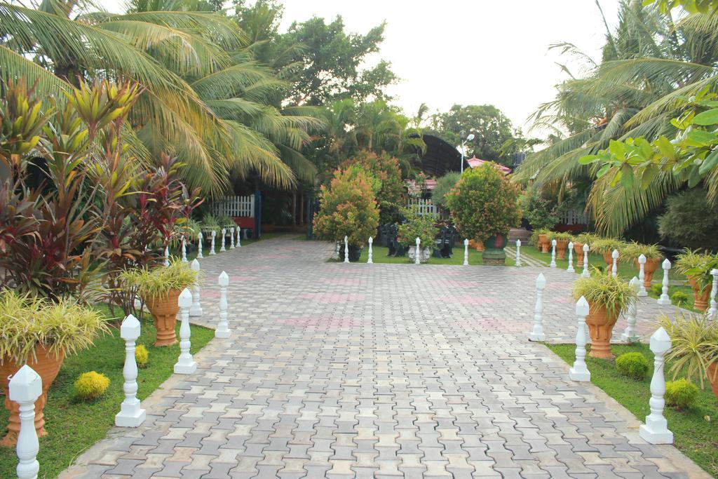 Jkab Park Hotel Trincomalee Exterior photo