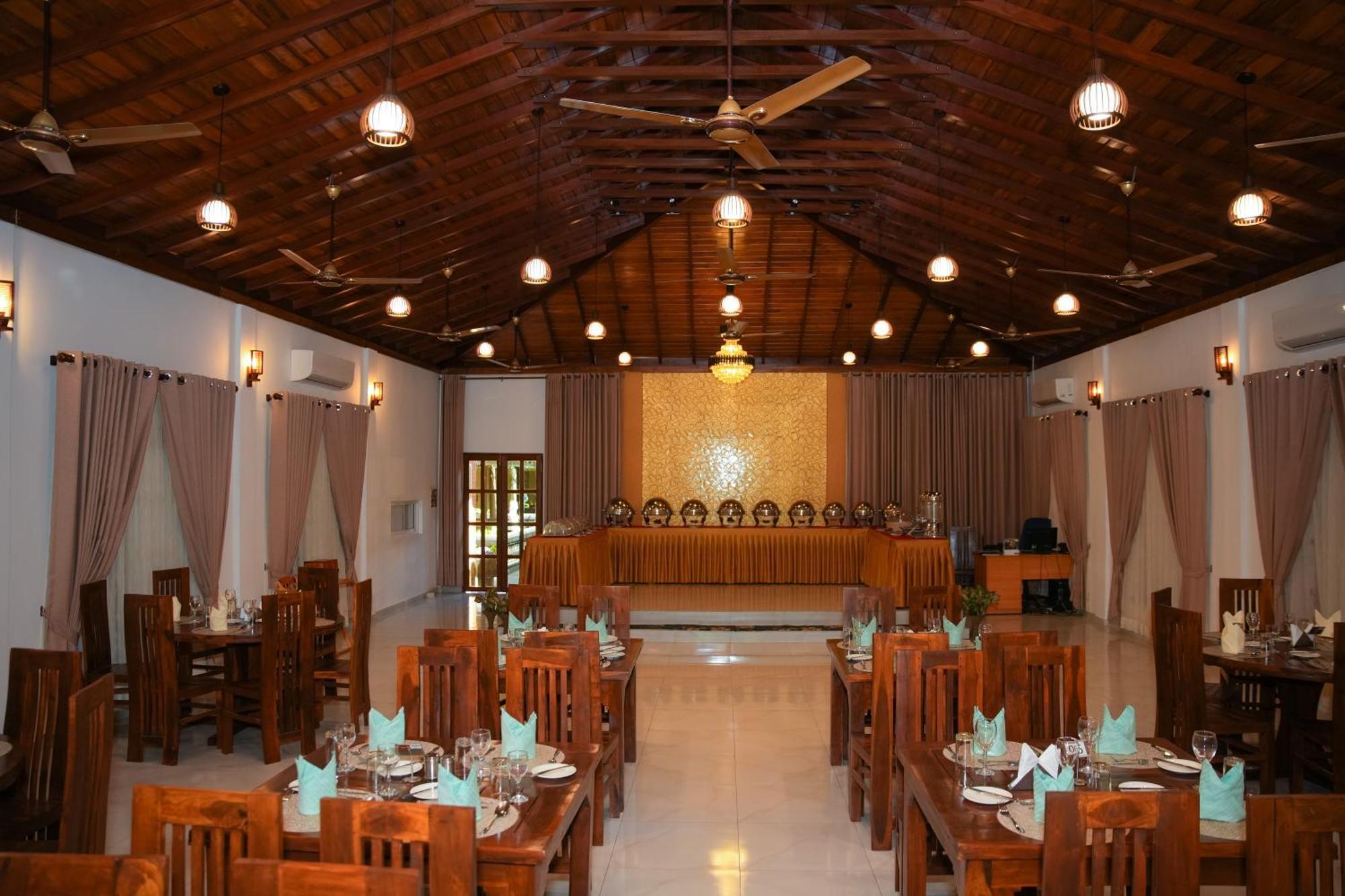 Jkab Park Hotel Trincomalee Exterior photo