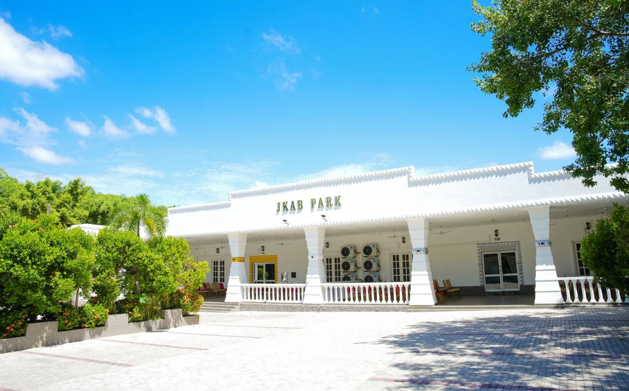 Jkab Park Hotel Trincomalee Exterior photo