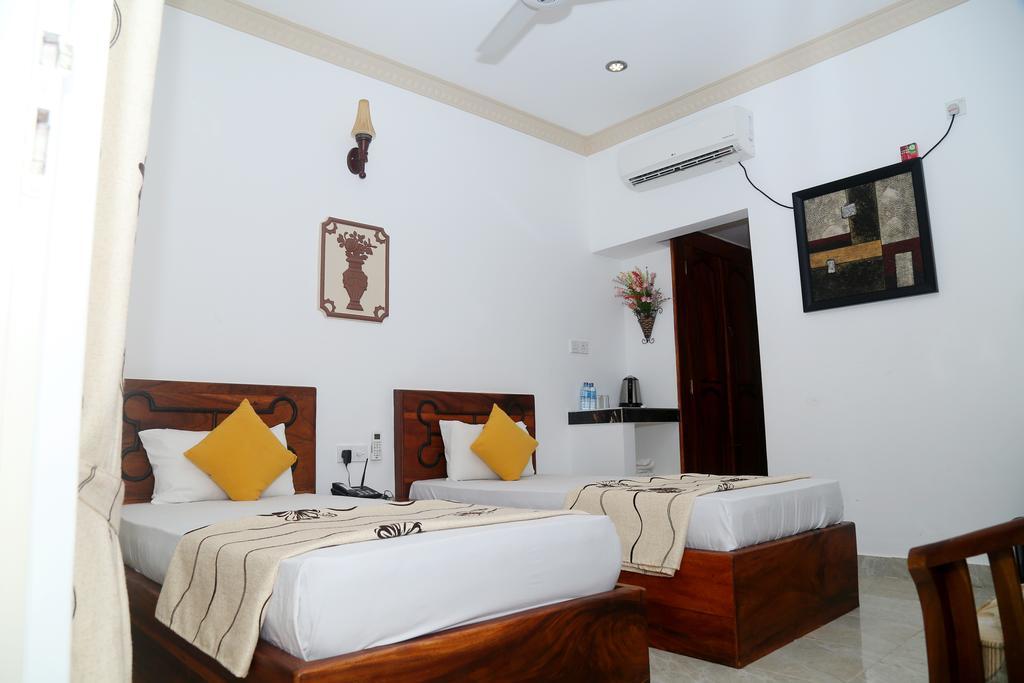 Jkab Park Hotel Trincomalee Exterior photo